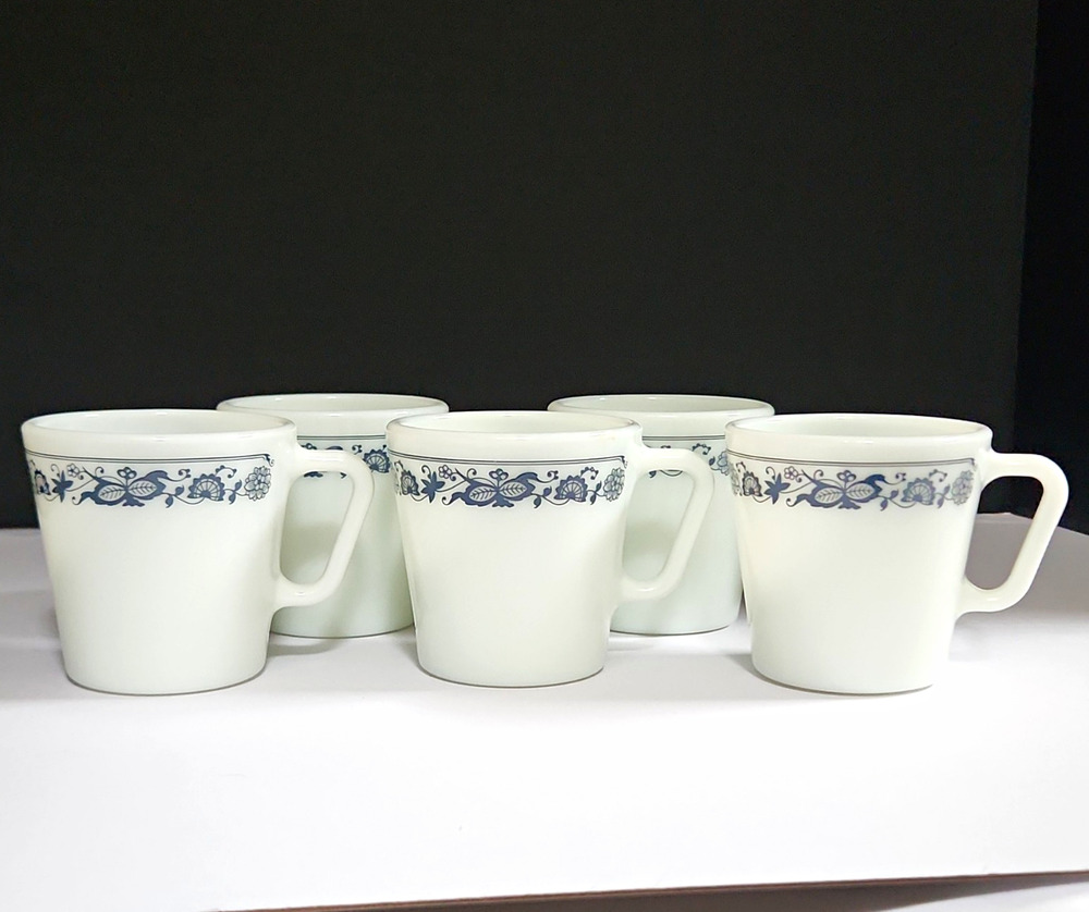 Set of 5 Vintage Pyrex Old Town Blue D-Handle Milk Glass Coffee Mugs #1410
